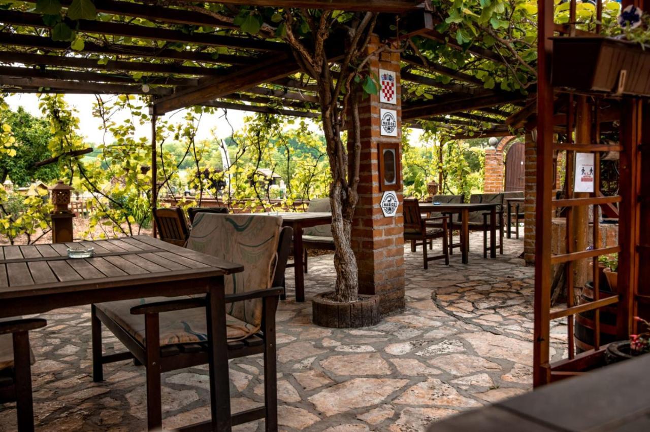 فندق Restoran I Prenociste Egghus Nasice المظهر الخارجي الصورة