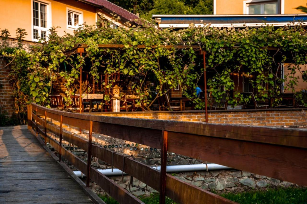 فندق Restoran I Prenociste Egghus Nasice المظهر الخارجي الصورة